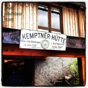 Oberstdorf 2012: Kemptner Hütte Oberstdorf 2012: Schild an der Kemptner Hütte