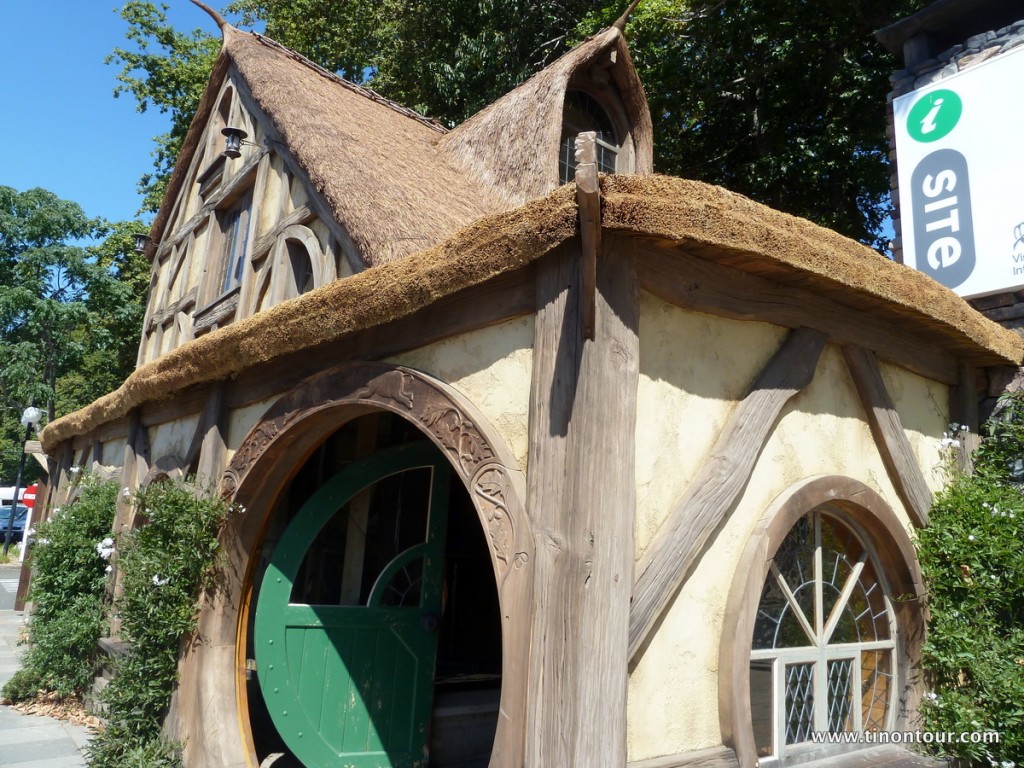 weltreise-2013-04-neuseeland-04-hobbiton_P1050704 Touristeninformation in Matamata