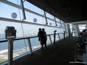Die Aussichtsplattform vom "Osaka Prefectural Government Sakishima Building" - man kann glaube auch kurz und knapp Rathaus sagen *gg*