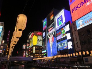 Immer etwas los im Stadteil Minami ... und die Leuchtreklamen am Tombori Riverwalk sind weit über Osaka hinaus bekannt.