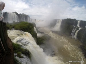 Die Iguazu Wasserfälle von der brasilianischen Seite aus