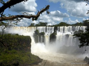Die Iguazu Wasserfälle von der argentinischen Seite aus
